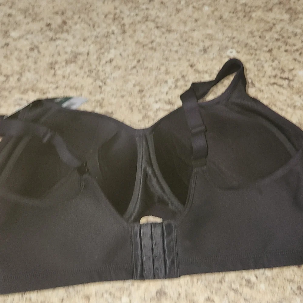 Vanity Fair Black Sport Medium Impact Wireless Bra Size 40D NWT - Picture 7 of 7
